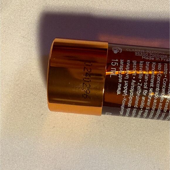 Clarins Paris Self Tan Radiance-Plus Golden Glow Booster 15 ml For Face - Picture 5 of 5